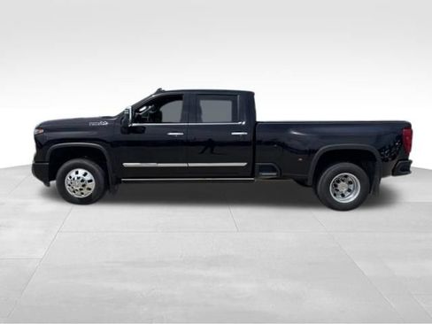 Used 2024 Chevrolet Silverado 3500 High Country w/ High Country Premium Package AWD/4WD image 2