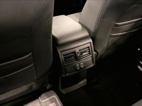 Used 2025 Subaru Forester Premium image 34