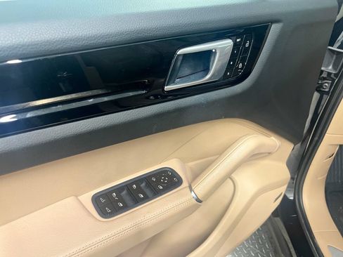 Certified 2021 Porsche Cayenne AWD/4WD image 19