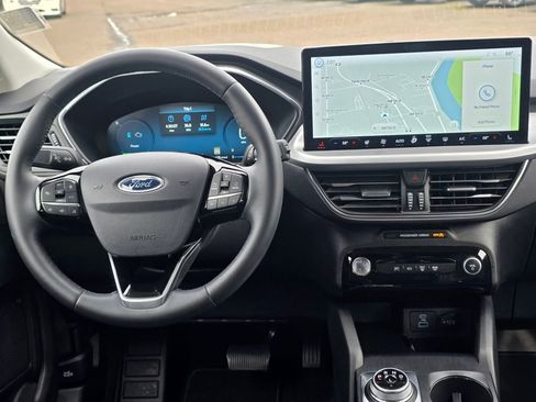 Used 2023 Ford Escape Platinum w/ Premium Technology Package image 9