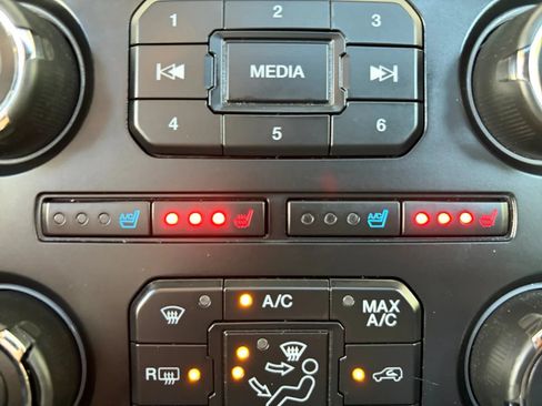 Used 2015 Ford Expedition Platinum AWD/4WD image 25