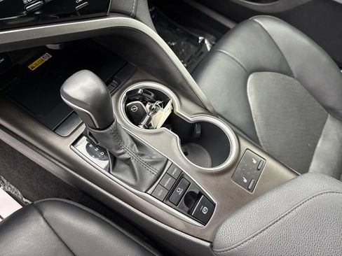 Used 2022 Toyota Camry XLE FWD image 21