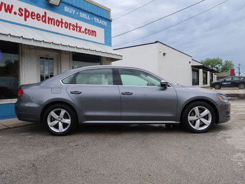 Used 2012 Volkswagen Passat 2.5 SE image 4