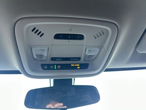 Used 2019 Chevrolet Traverse LT image 19