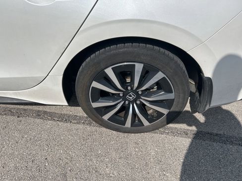 Used 2024 Honda Civic EX-L image 8