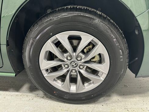 Used 2025 Toyota Sienna LE image 68