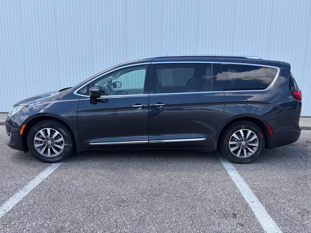 Used 2020 Chrysler Pacifica Touring-L Plus FWD image 3