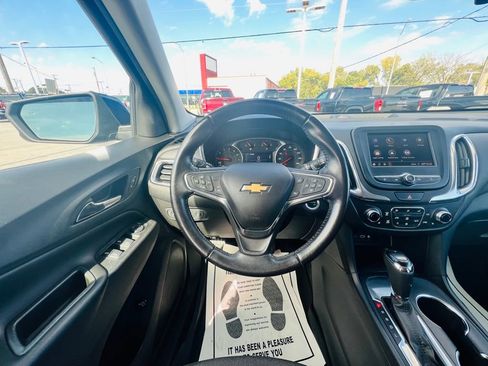 Used 2020 Chevrolet Equinox LT w/ Driver Convenience Package image 18