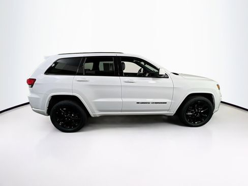 Used 2022 Jeep Grand Cherokee Laredo X image 4