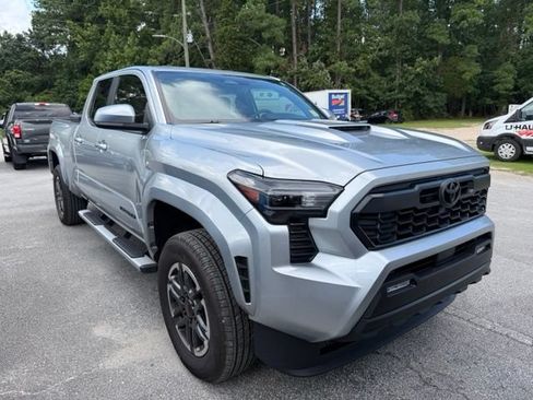 Used 2025 Toyota Tacoma TRD Sport AWD/4WD image 2