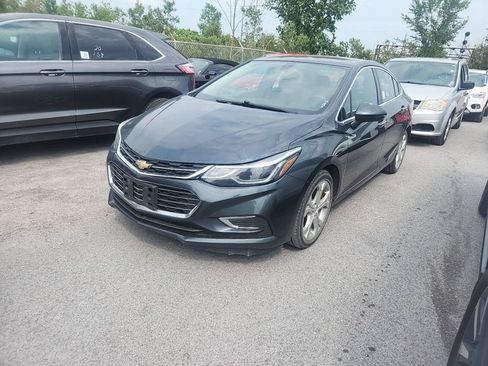 Used 2017 Chevrolet Cruze Premier FWD image 1