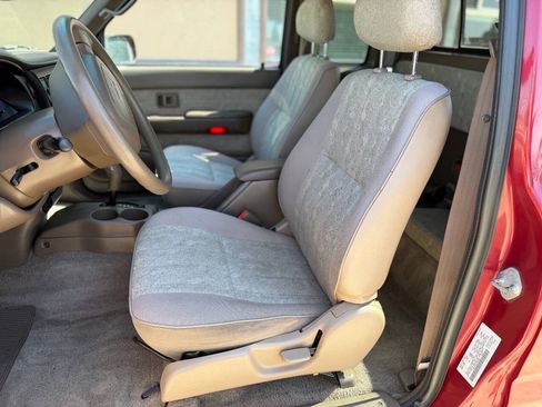 Used 2000 Toyota Tacoma PreRunner w/ Value Pkg RWD image 12
