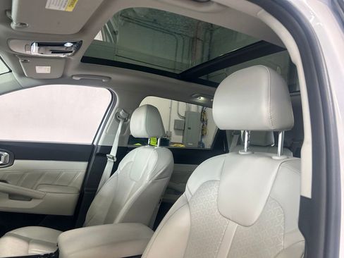 Used 2023 Kia Sorento SX AWD/4WD image 6