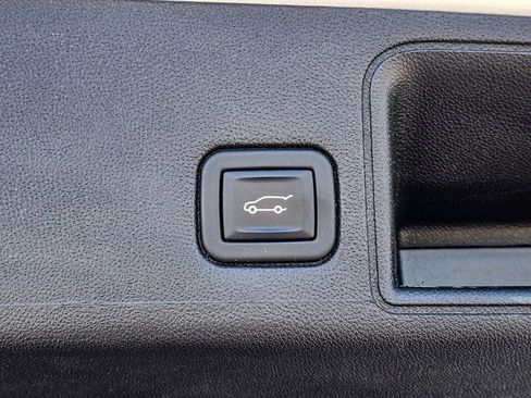 Certified 2024 GMC Terrain SLT image 33