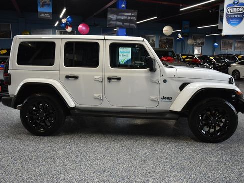 Used 2025 Jeep Wrangler Sahara image 2