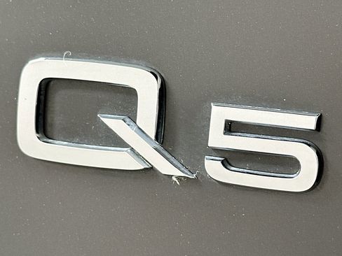 Used 2023 Audi Q5 2.0T Premium w/ Convenience Package image 10