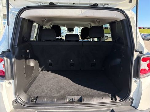 Used 2023 Jeep Renegade Trailhawk AWD/4WD image 35