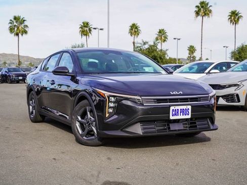 New 2026 Kia K4 LXS image 2