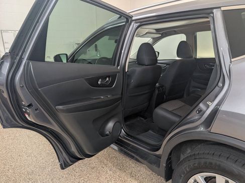 Used 2017 Nissan Rogue SV AWD/4WD image 15