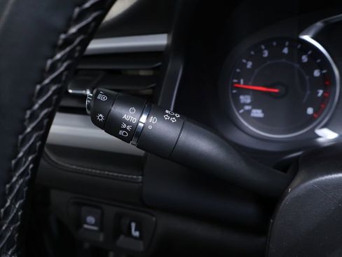 Used 2023 GMC Acadia SLT image 25