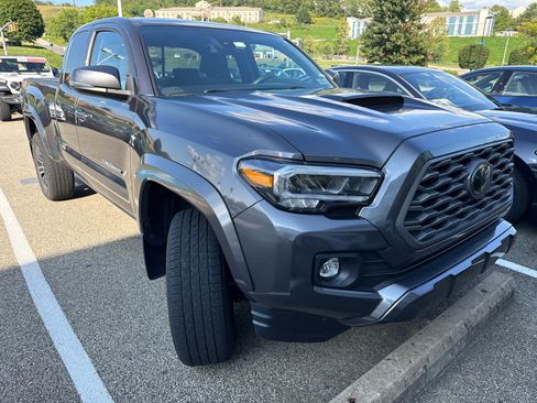 Used 2023 Toyota Tacoma TRD Sport w/ Technology Package AWD/4WD image 2