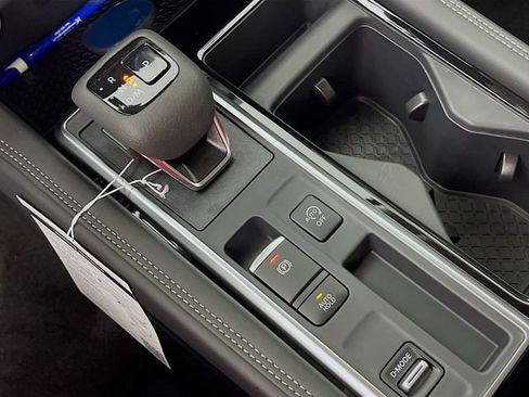 New 2026 Nissan Pathfinder Platinum image 12