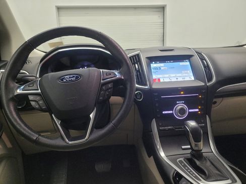 Used 2018 Ford Edge Titanium w/ Technology Package FWD image 22