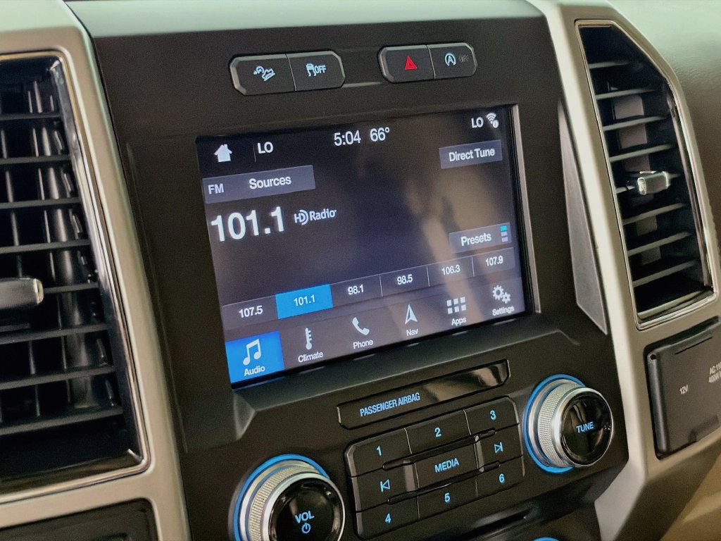 Used 2018 Ford F150 Lariat w/ Equipment Group 502A Luxury AWD/4WD image 16