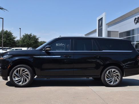 New 2025 Lincoln Navigator L Reserve image 11