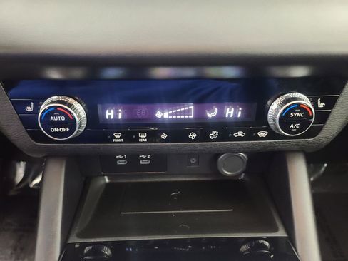 Used 2025 Mitsubishi Outlander SE image 32