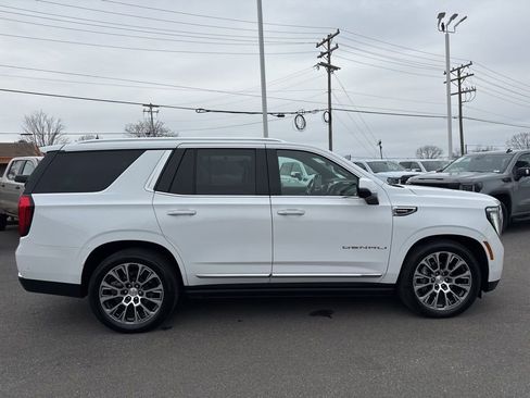 Used 2025 GMC Yukon Denali w/ Denali Reserve Package image 6