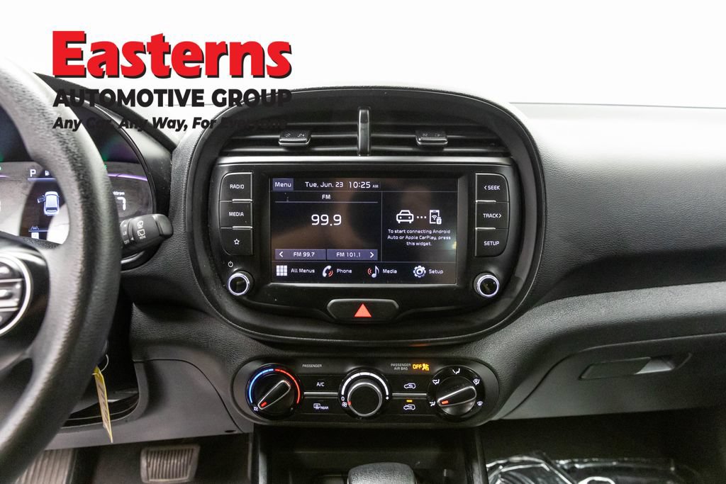 Used 2023 Kia Soul LX w/ Option Group 015 FWD image 14