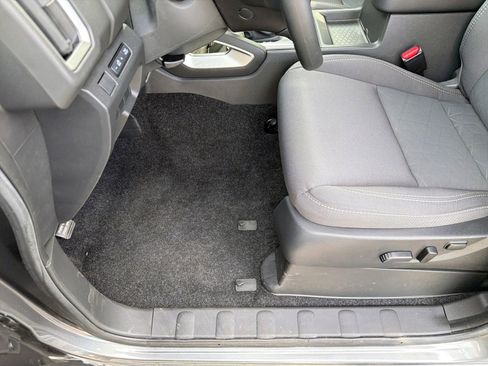 Used 2025 Nissan Frontier SV image 26