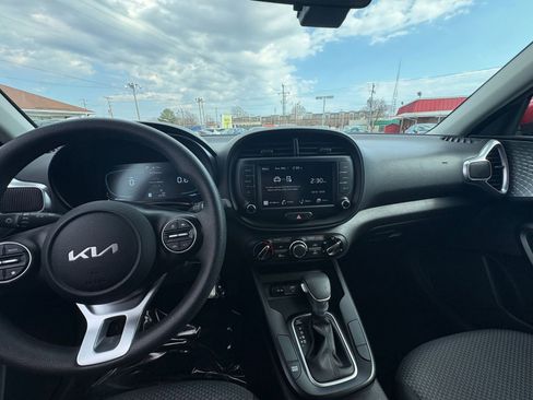 Used 2025 Kia Soul LX w/ LX Technology Package image 31