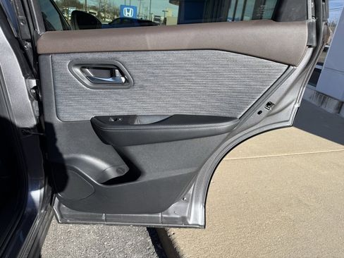 Used 2023 Nissan Rogue SV image 37