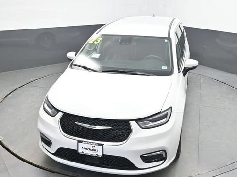 Used 2023 Chrysler Pacifica Touring-L FWD image 17