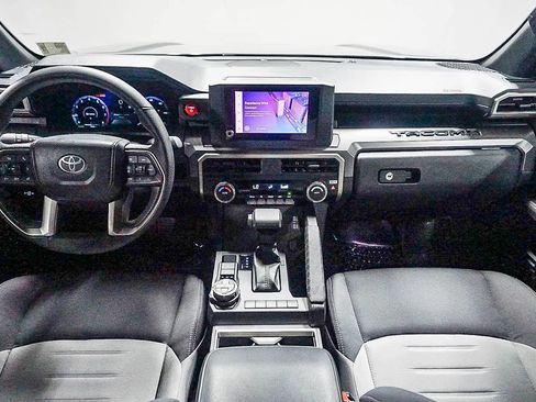 Certified 2025 Toyota Tacoma TRD Off-Road AWD/4WD image 15