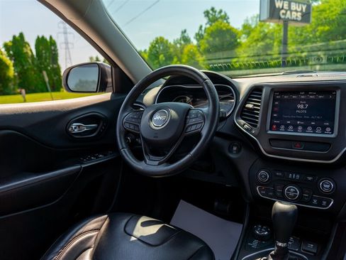 Used 2019 Jeep Cherokee Trailhawk AWD/4WD image 25