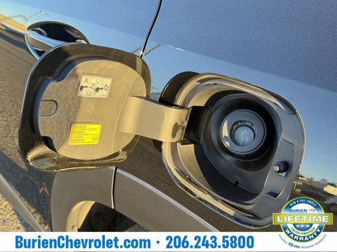 Used 2025 Chevrolet Trax LS w/ LS Convenience Package image 34