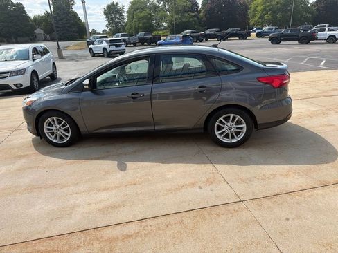 Used 2018 Ford Focus SE w/ Cold Weather Package FWD image 6