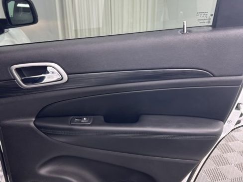 Used 2020 Jeep Grand Cherokee Laredo image 19