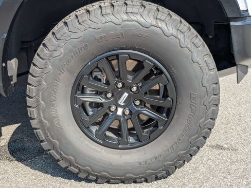 Used 2025 Ford F150 Raptor AWD/4WD image 11
