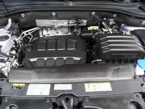 Certified 2025 Volkswagen Atlas SE image 36