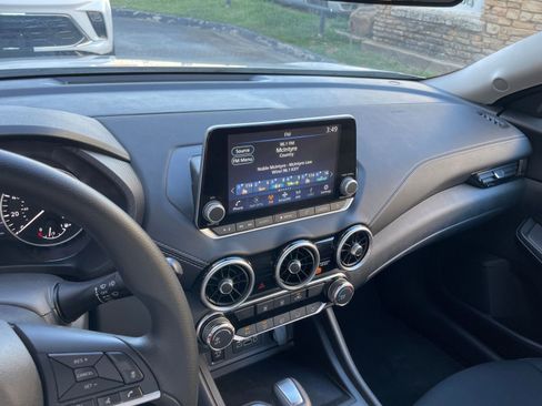 Used 2025 Nissan Sentra SV image 17