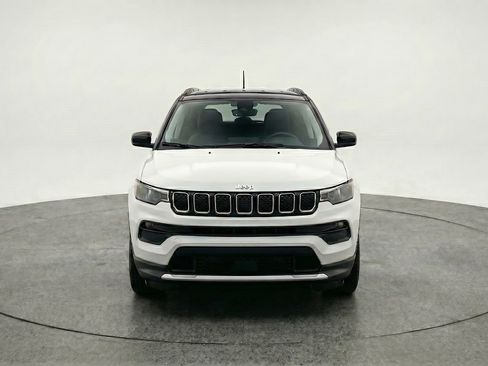 Used 2025 Jeep Compass Limited AWD/4WD image 2