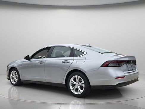Used 2025 Honda Accord LX image 8