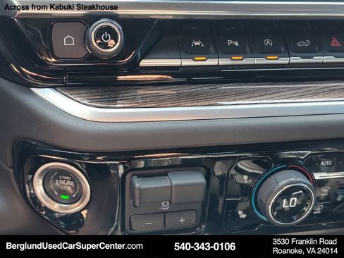 Used 2022 Chevrolet Silverado 1500 LT Trail Boss w/ LT Trail Boss Premium Package AWD/4WD image 32