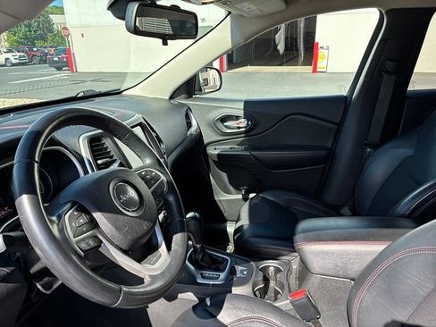 Used 2015 Jeep Cherokee Trailhawk AWD/4WD image 24
