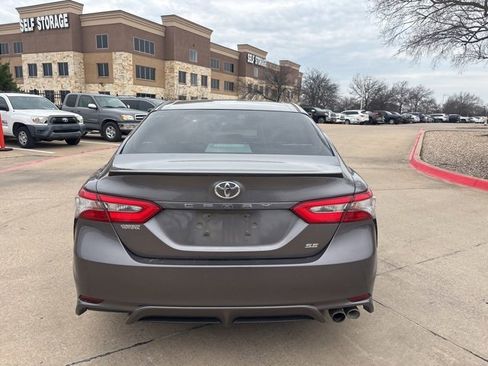 Used 2018 Toyota Camry XLE image 6