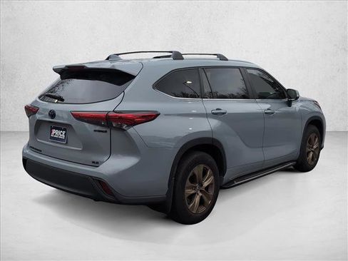 Used 2023 Toyota Highlander Bronze Edition image 5